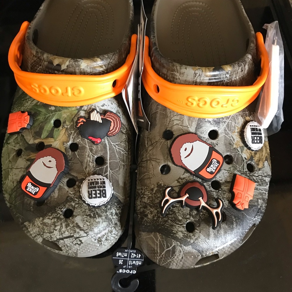 Luke Combs Crocs Classic real tree.  Size 8/10